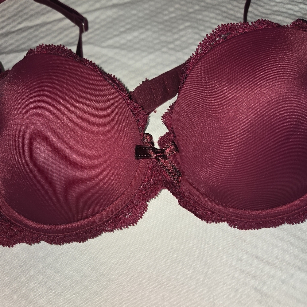 Chantelle Women's Burgundy Lace Bra - Picture 2 of 10